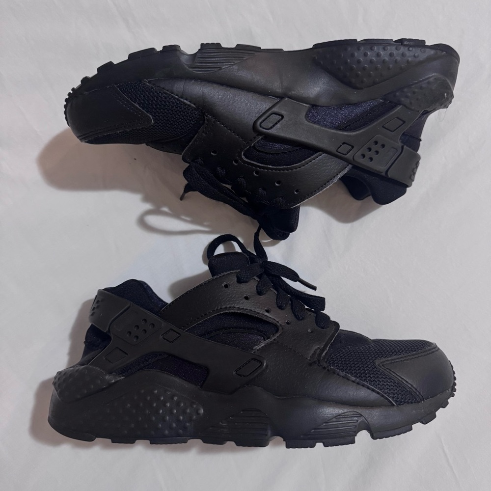 Nike Huarache - Triple Black Sneakers - Youth